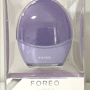 Foreo Luna 3 Smart Facial Cleansing and Massage For Sensitive Skin. NEW IN PKG.